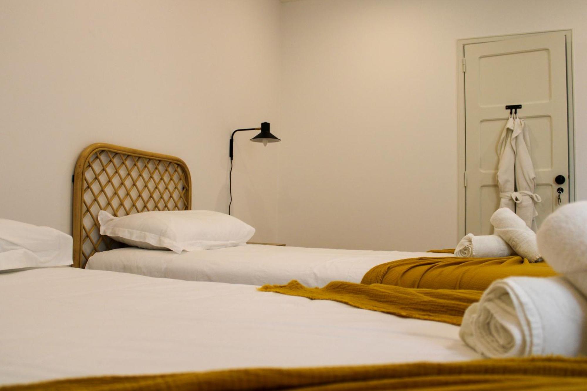 Casa Dos Cucos Hostel เอริเซรา ภายนอก รูปภาพ