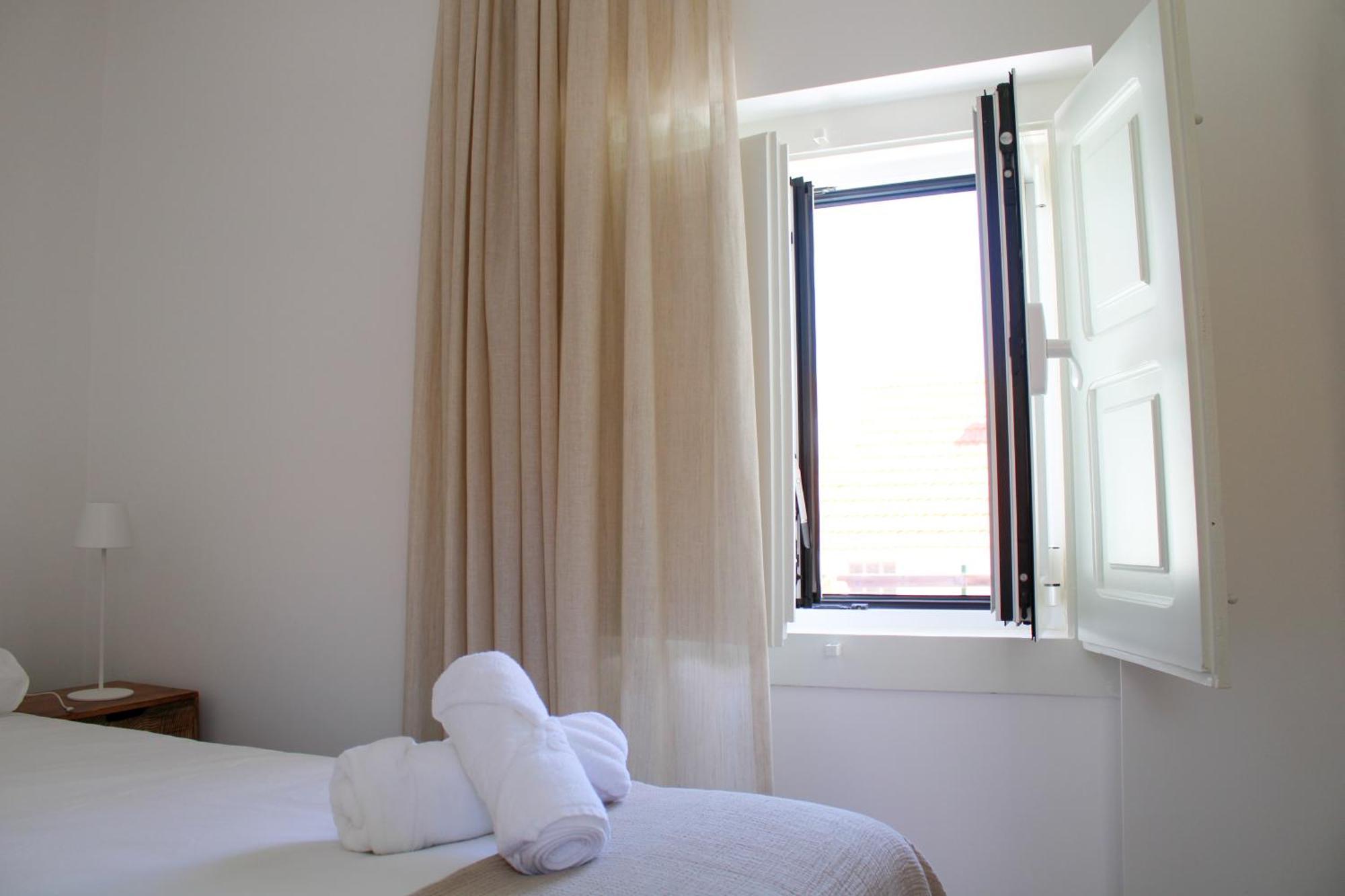 Casa Dos Cucos Hostel เอริเซรา ภายนอก รูปภาพ
