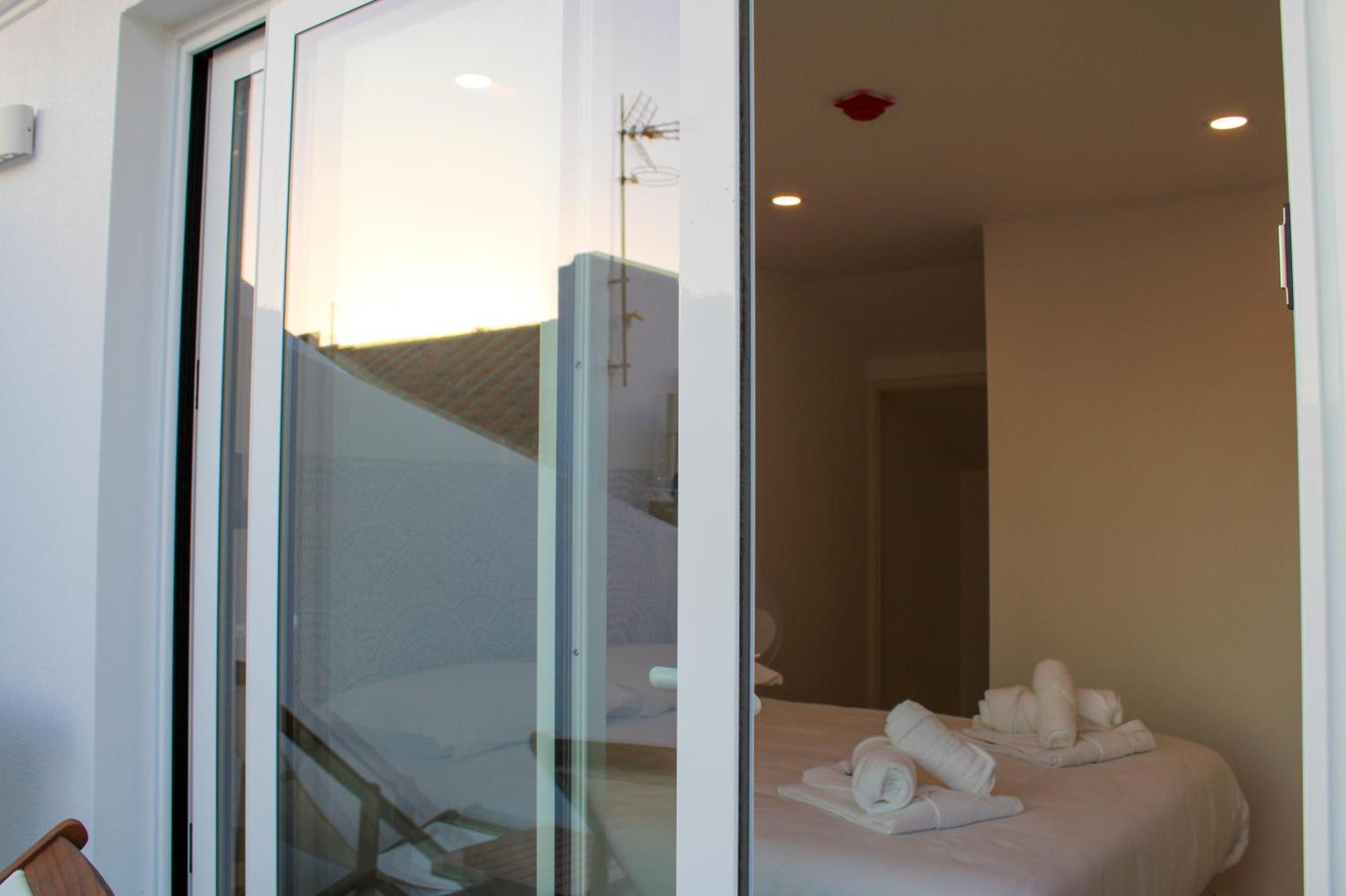 Casa Dos Cucos Hostel เอริเซรา ภายนอก รูปภาพ